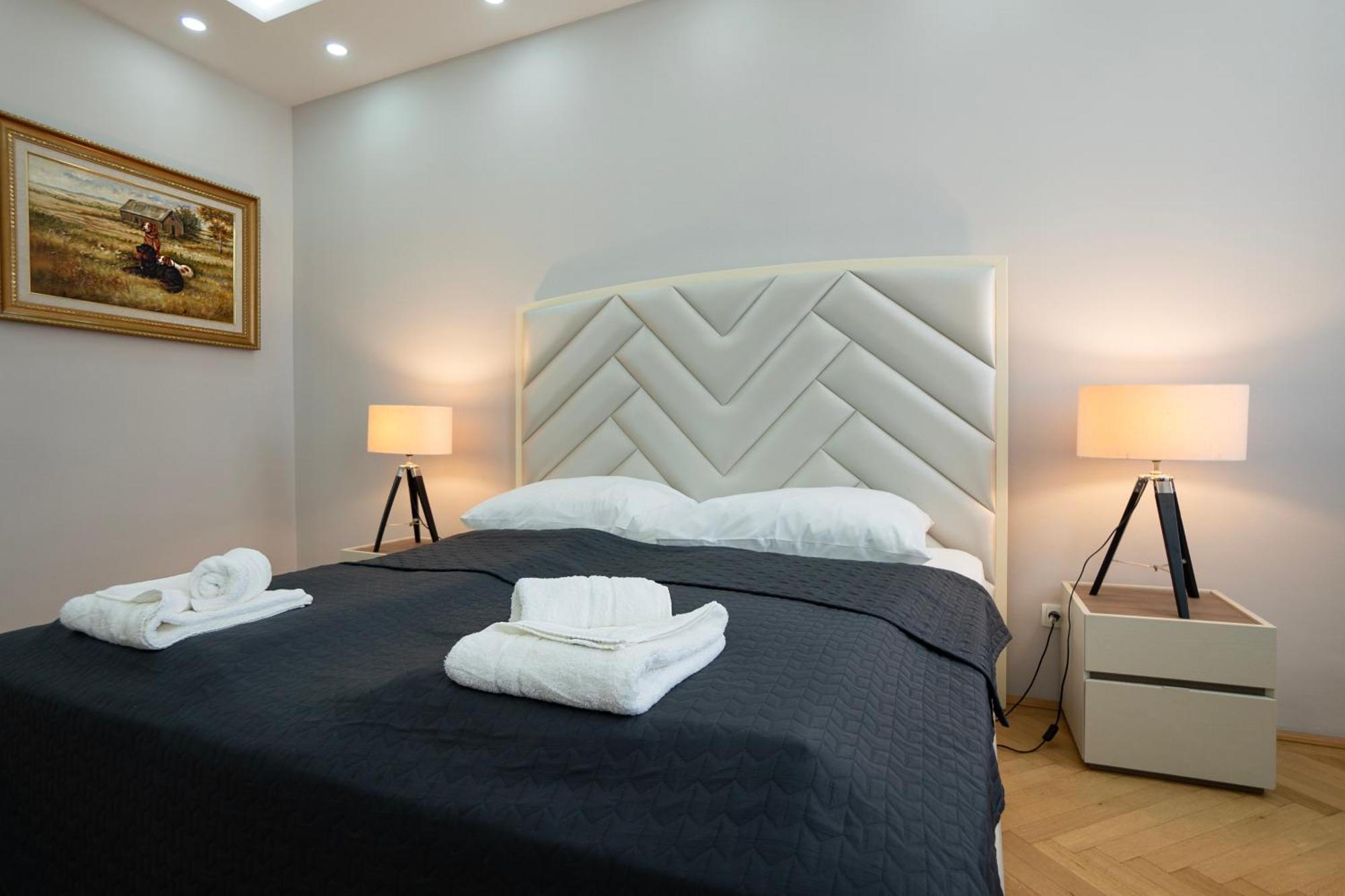 Charming 2-Room Apartment With Balcony, 15 Min To Center Wien Eksteriør bilde